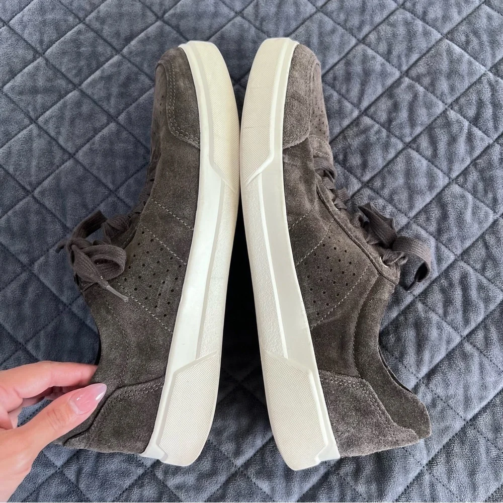 Vince Shoes Mens Size 9 Gray Suede Low Top Sneakers Leather Trim Casual Comfort - Picture 8 of 10